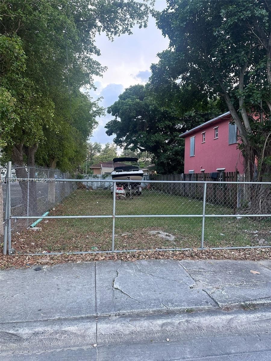 2754 NW 46th St, Miami FL 33142 — 2