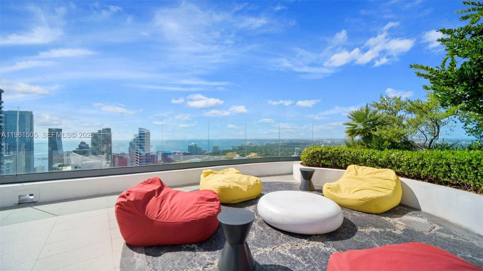 45 SW 9th St # 3807, Miami FL 33130 — 33