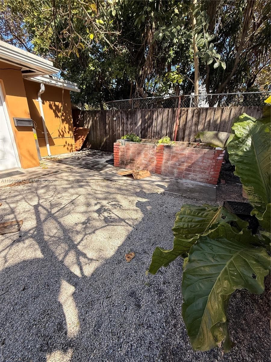 1037 SW 20th Ave # 2, Miami FL 33135 — 10
