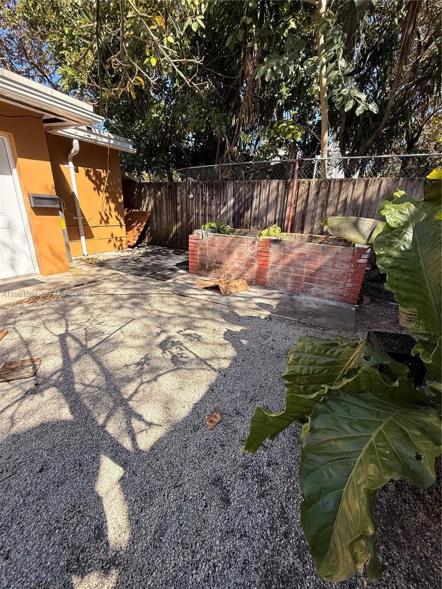 1037 SW 20th Ave # 2, Miami FL 33135 — 11