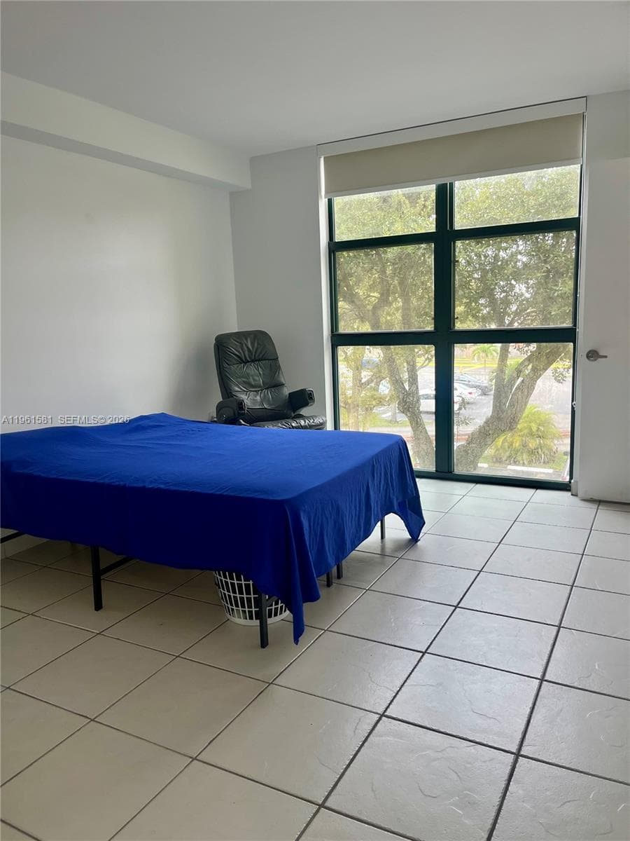 11800 SW 18th St # 4, Miami FL 33175 — 10