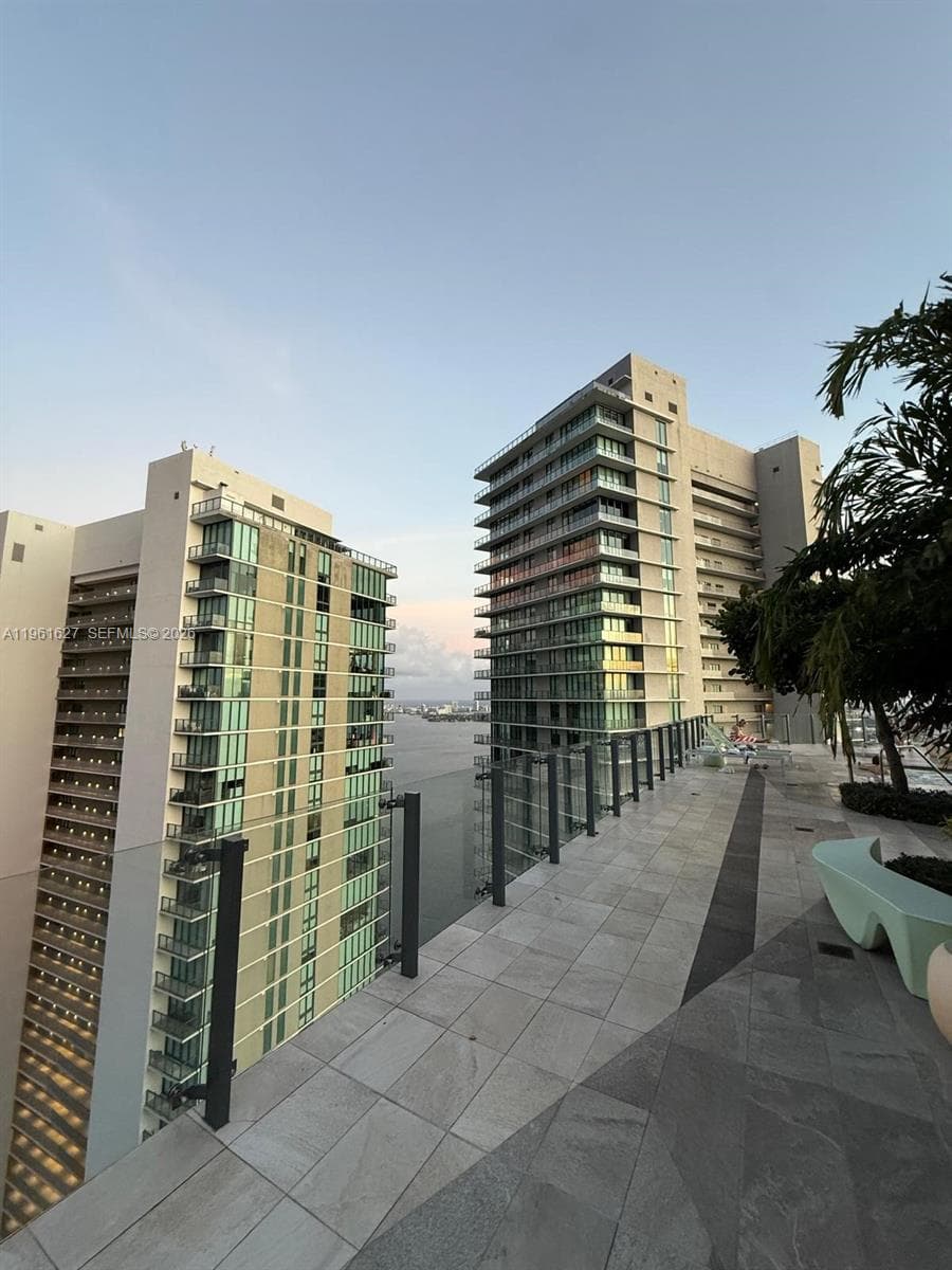 501 NE 31st St # 1808, Miami FL 33137 — 52