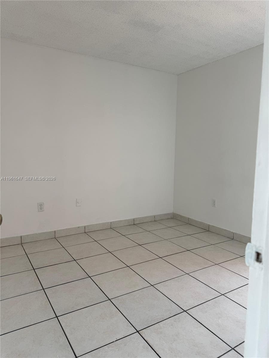 4805 NW 7th St # 15, Miami FL 33126 — 6