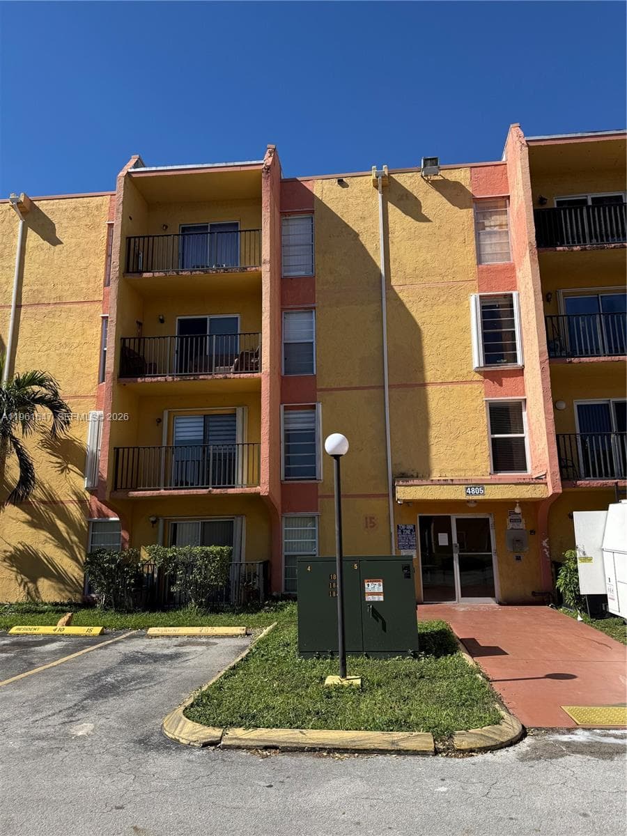 4805 NW 7th St # 15, Miami FL 33126 — 13
