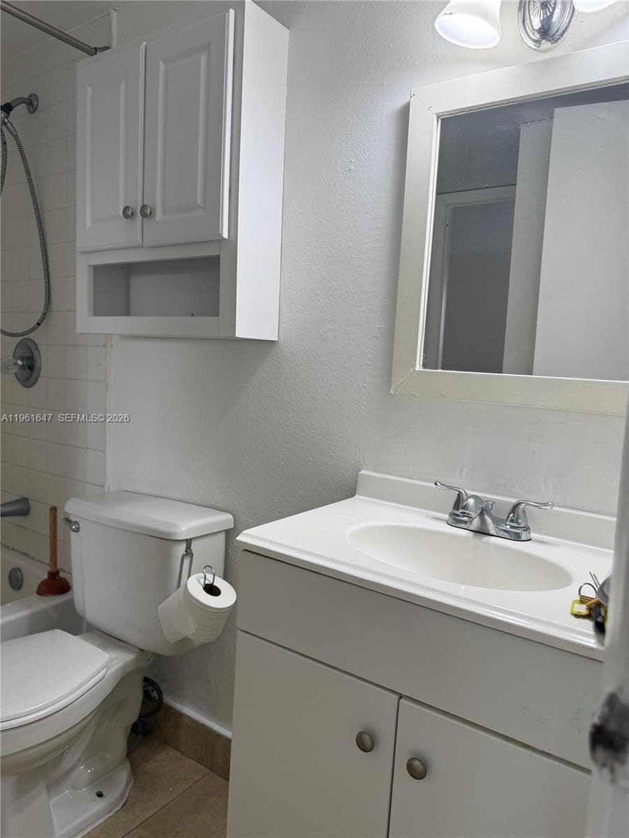 4805 NW 7th St # 15, Miami FL 33126 — 12