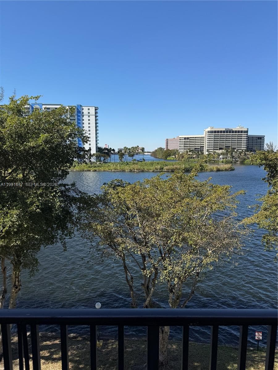 4805 NW 7th St # 15, Miami FL 33126 — 1