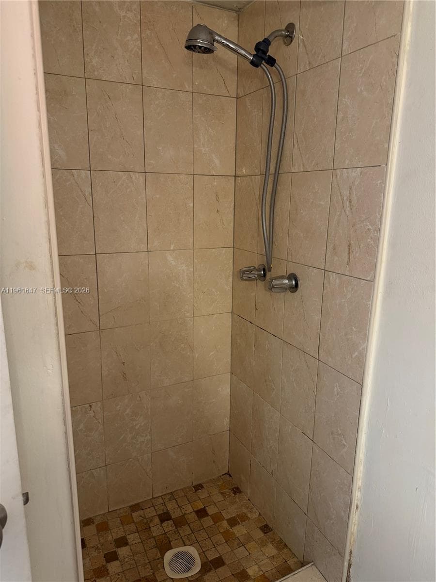 4805 NW 7th St # 15, Miami FL 33126 — 9