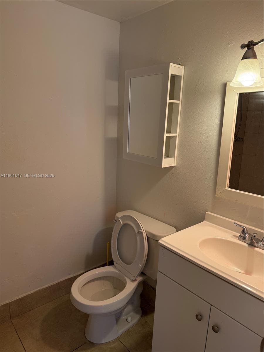 4805 NW 7th St # 15, Miami FL 33126 — 10