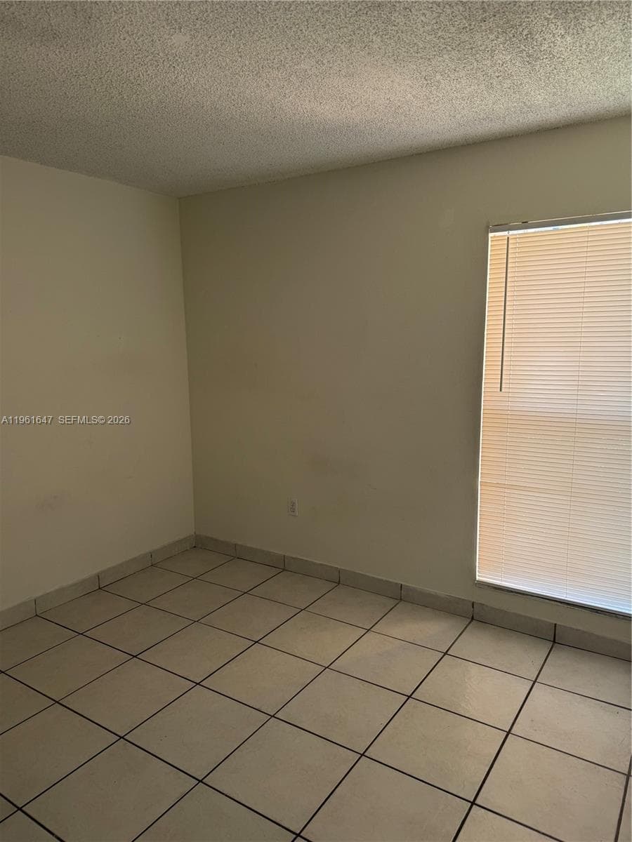 4805 NW 7th St # 15, Miami FL 33126 — 11