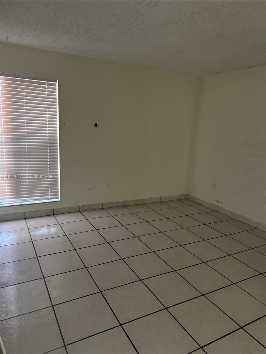 4805 NW 7th St # 15, Miami FL 33126 — 8