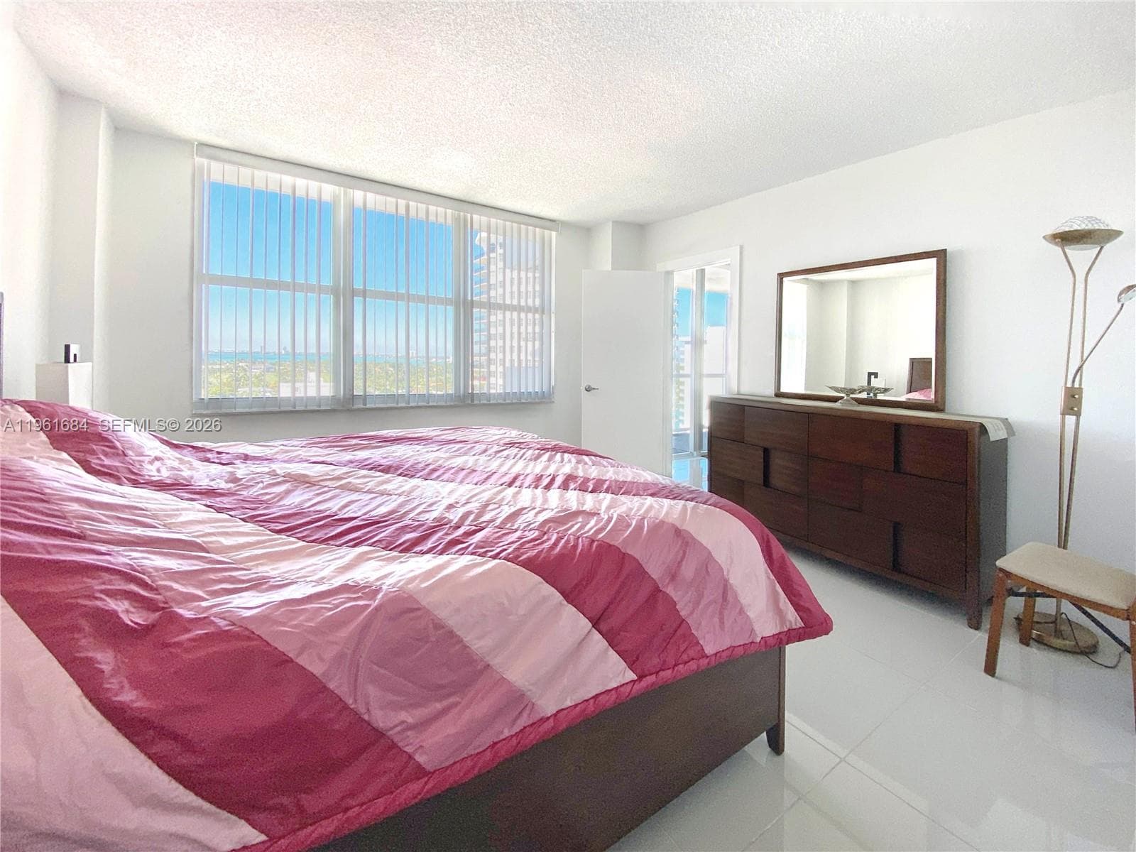 5601 Collins Ave # 1423, Miami Beach FL 33140 — 6