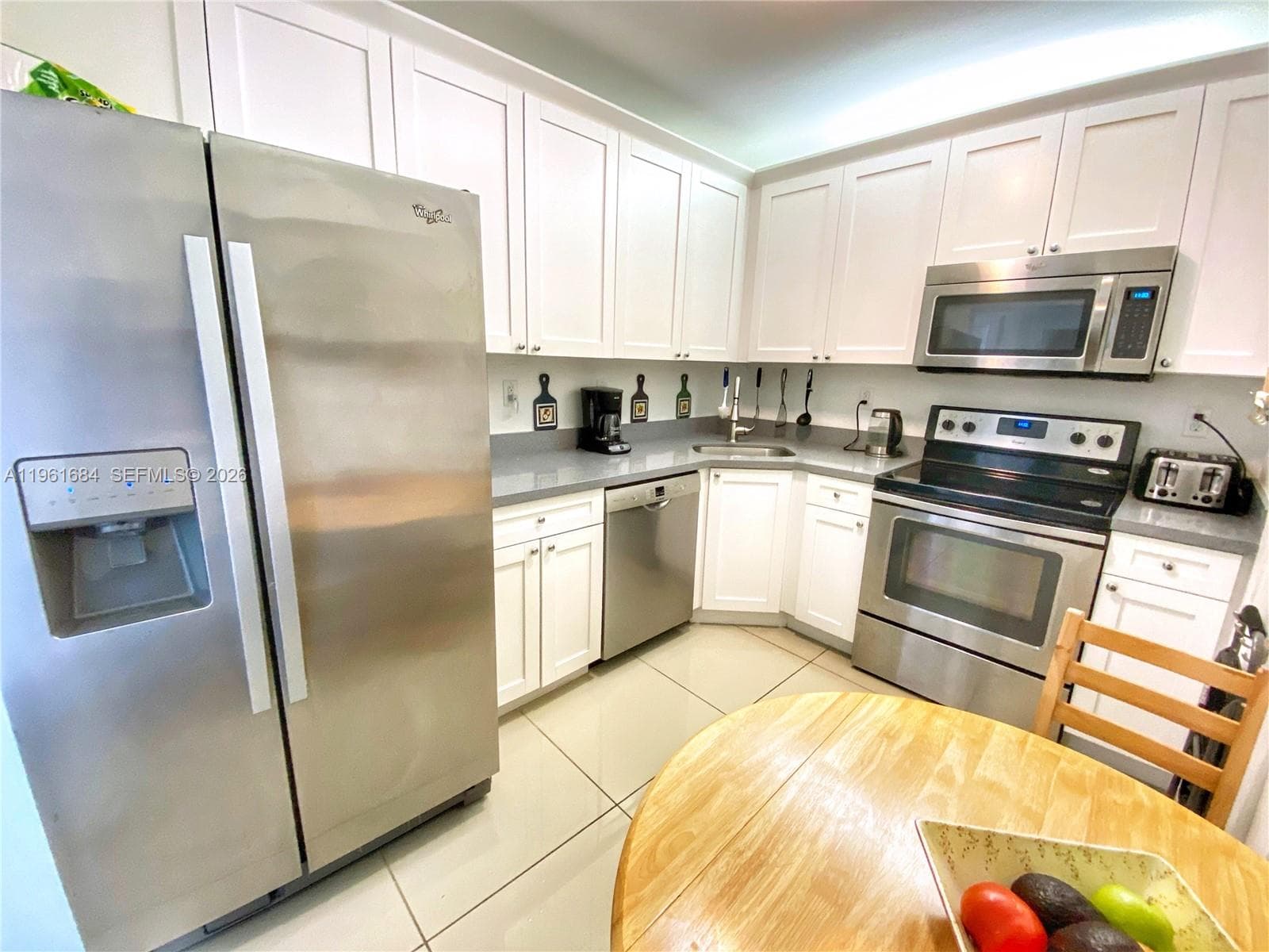 5601 Collins Ave # 1423, Miami Beach FL 33140 — 10