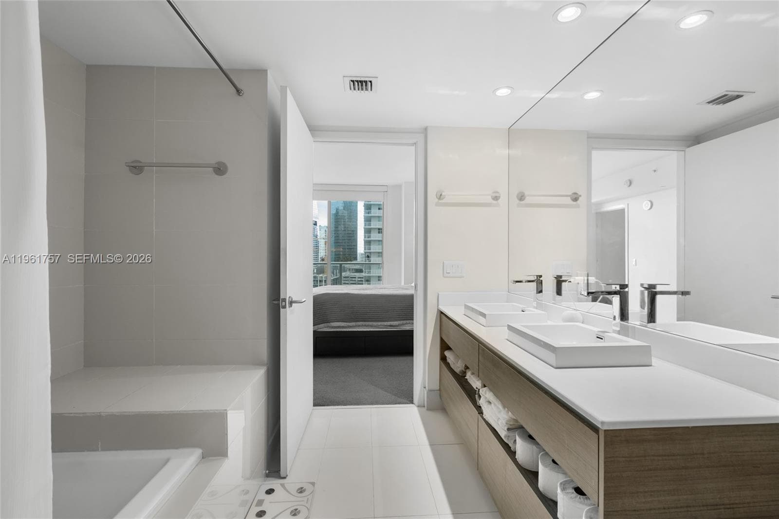 1100 S Miami Ave # 1602, Miami FL 33130 — 21