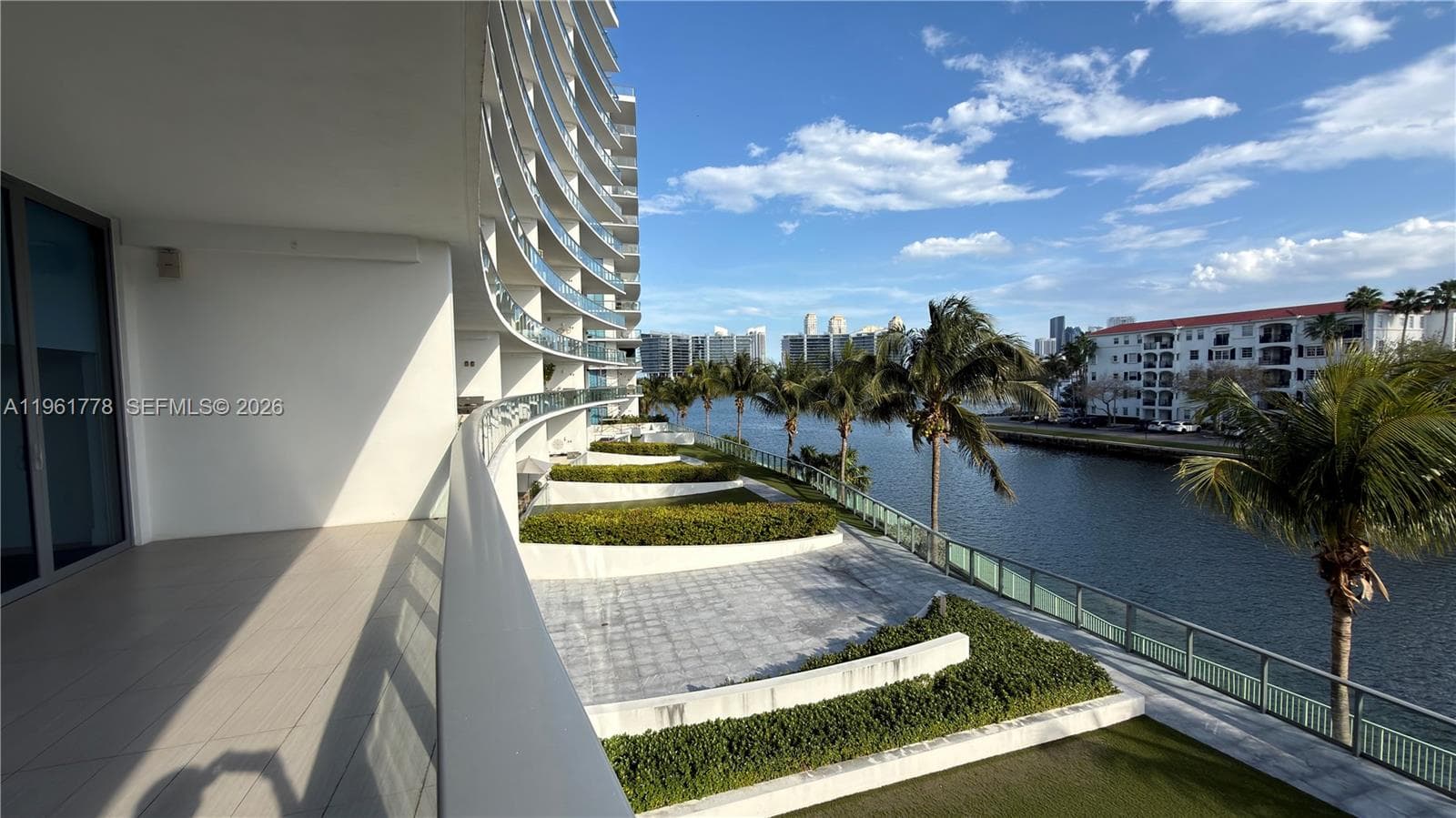 3250 NE 188th St # 204, Aventura FL 33180 — 2