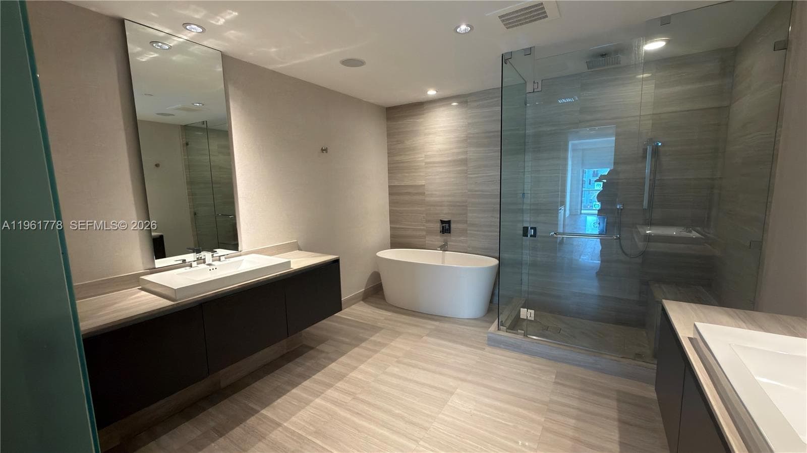 3250 NE 188th St # 204, Aventura FL 33180 — 32