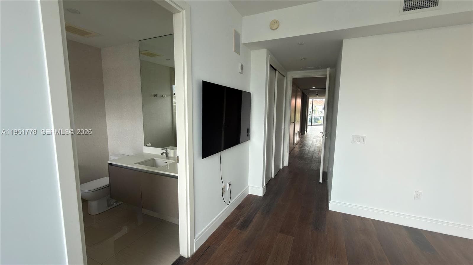 3250 NE 188th St # 204, Aventura FL 33180 — 18