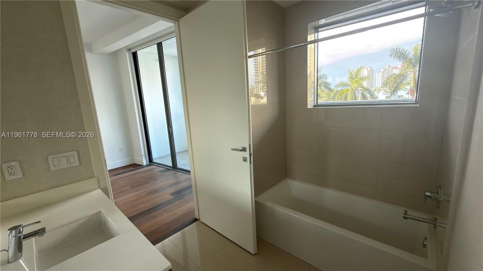 3250 NE 188th St # 204, Aventura FL 33180 — 29