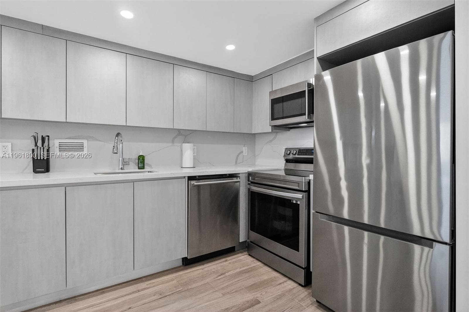 2301 Collins Ave # 943, Miami Beach FL 33139 — 25