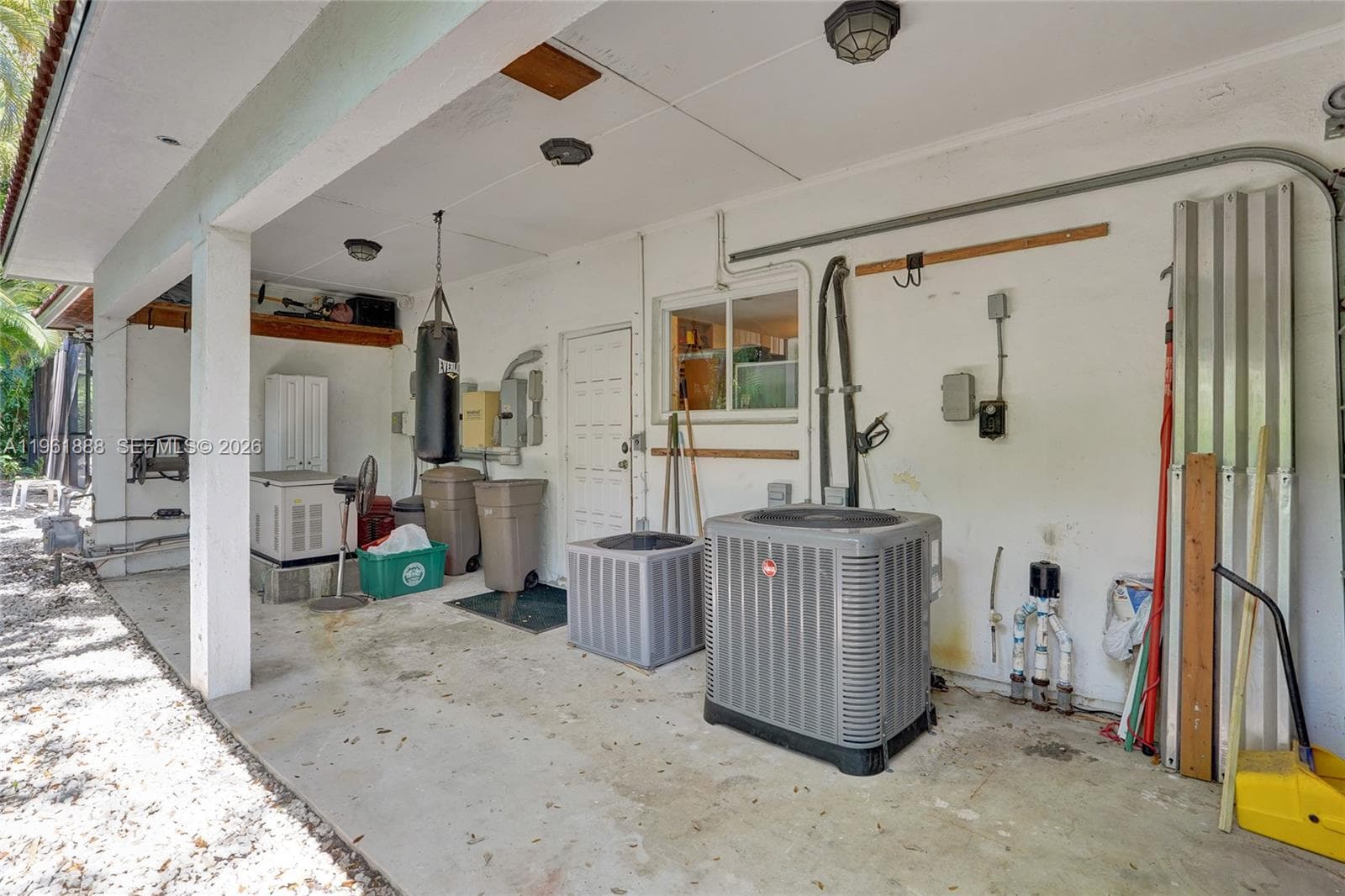 1247 NE 101st St, Miami Shores FL 33138 — 40