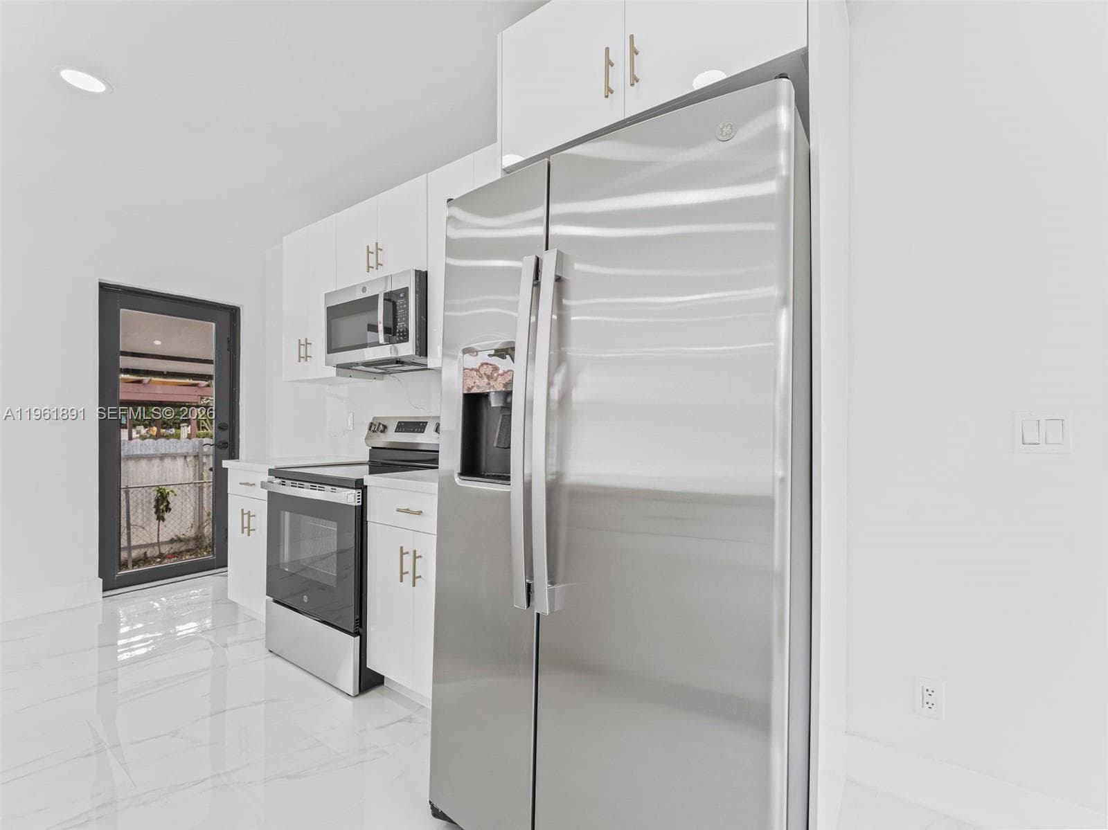 2500 SW 23rd Ter, Miami FL 33145 — 9