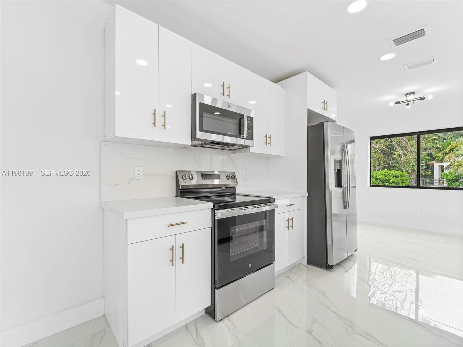2500 SW 23rd Ter, Miami FL 33145 — 10