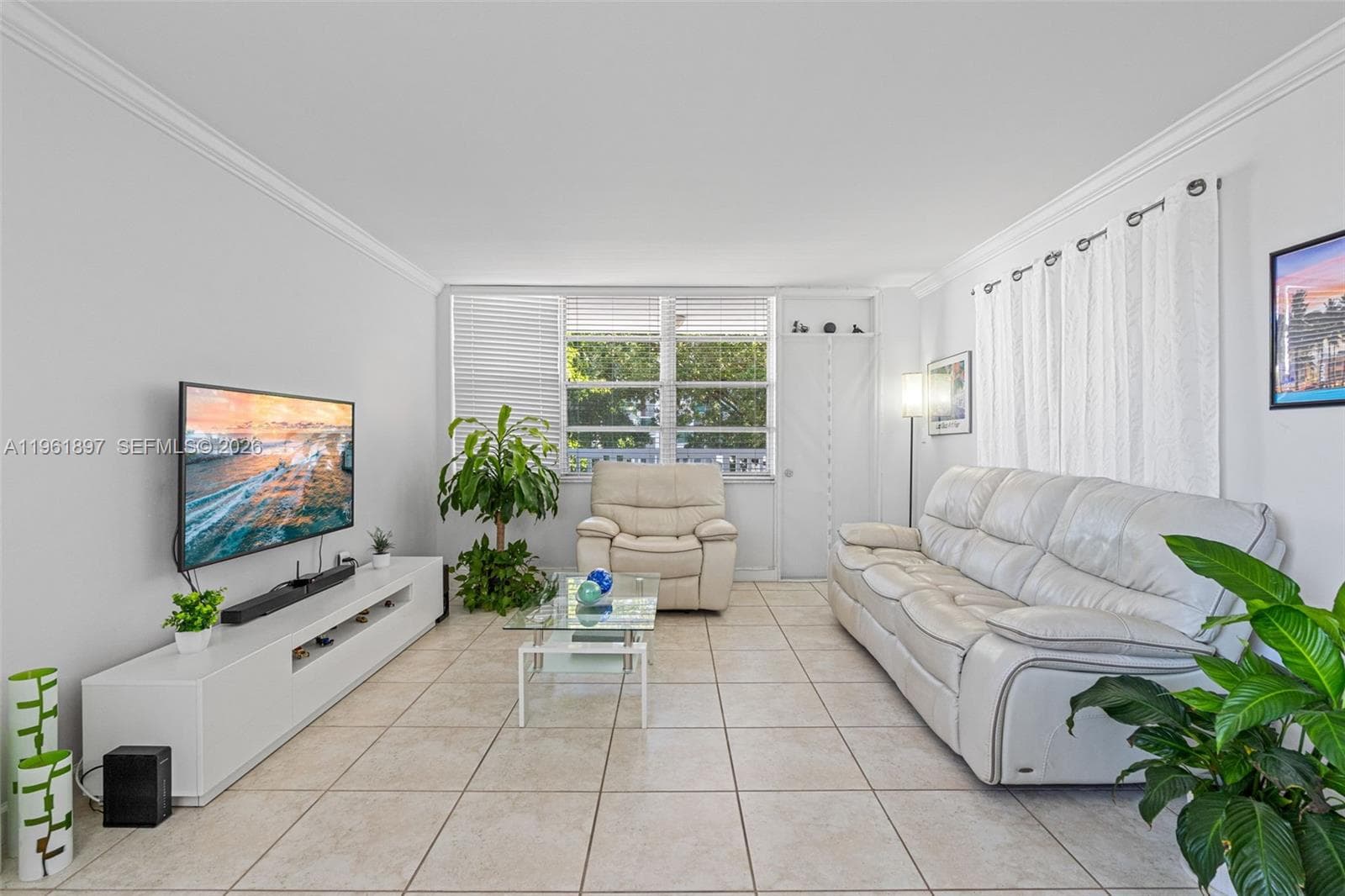 2016 Bay Dr # 203, Miami Beach FL 33141 — 9