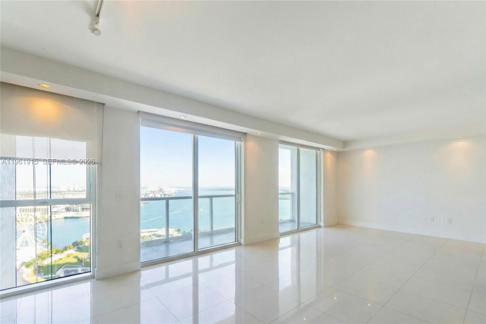 253 NE 2nd St # 3105, Miami FL 33132 — 3