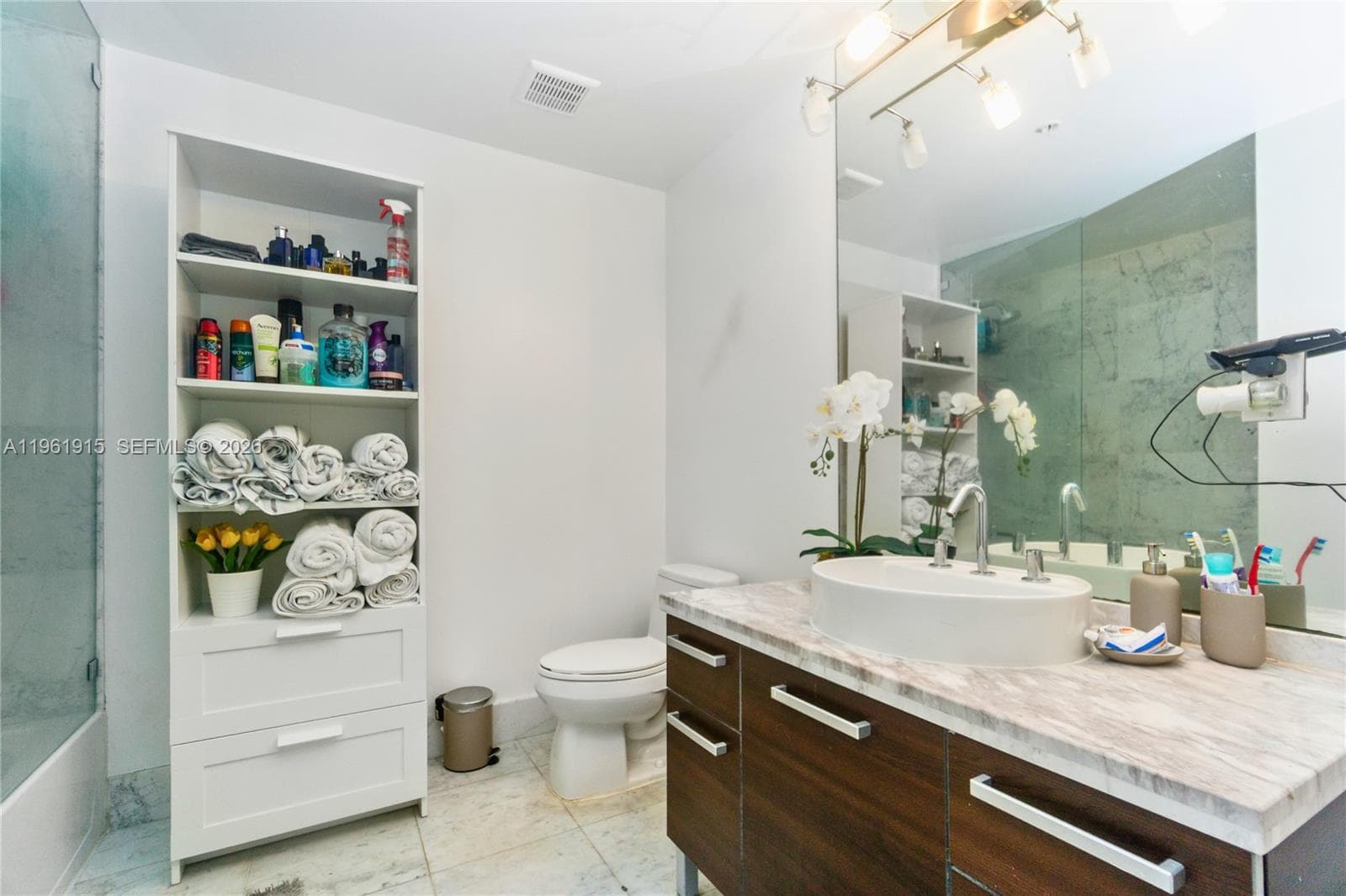 253 NE 2nd St # 3105, Miami FL 33132 — 15