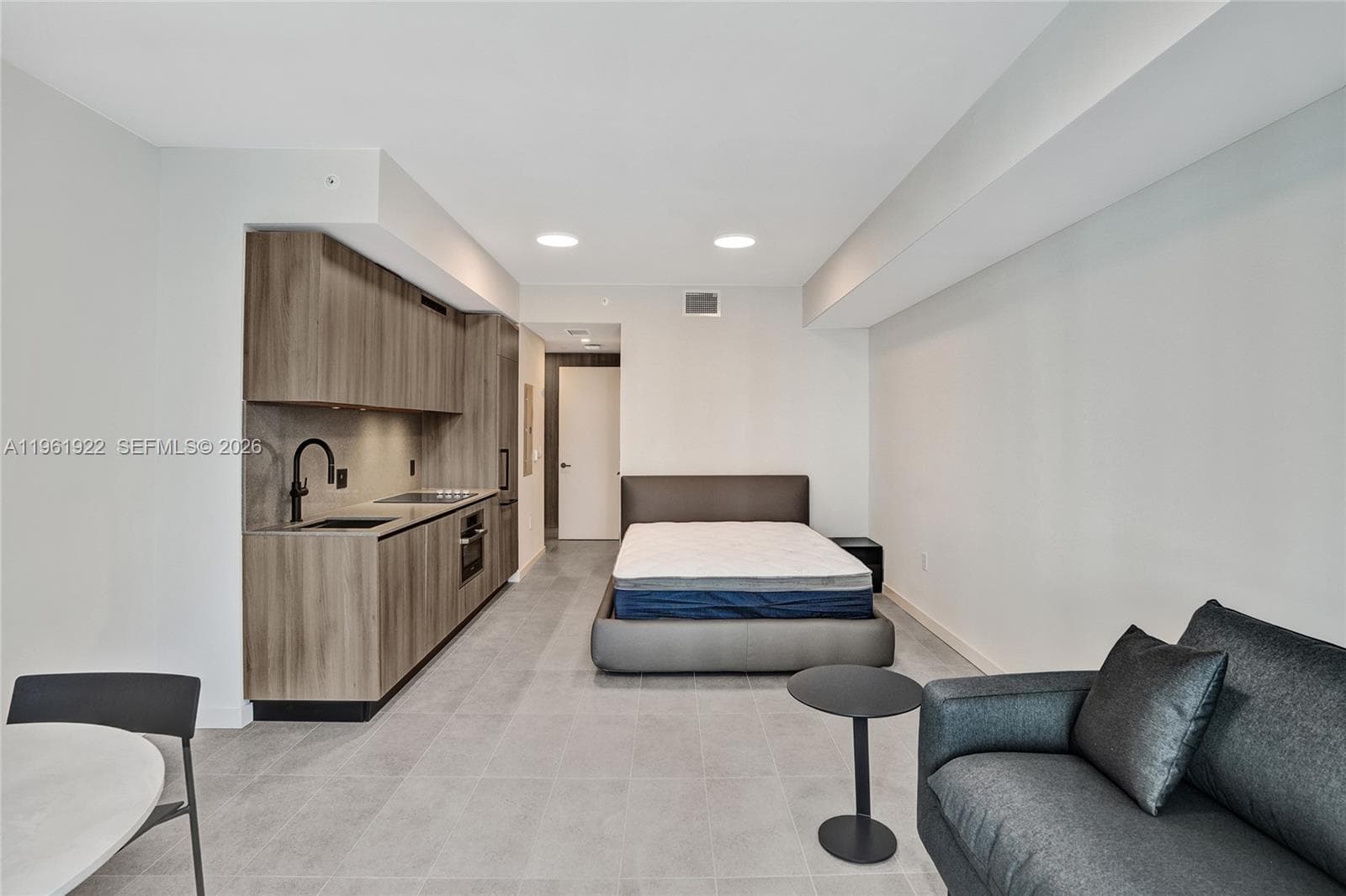 121 NE 5th Street # 807, Miami FL 33132 — 17