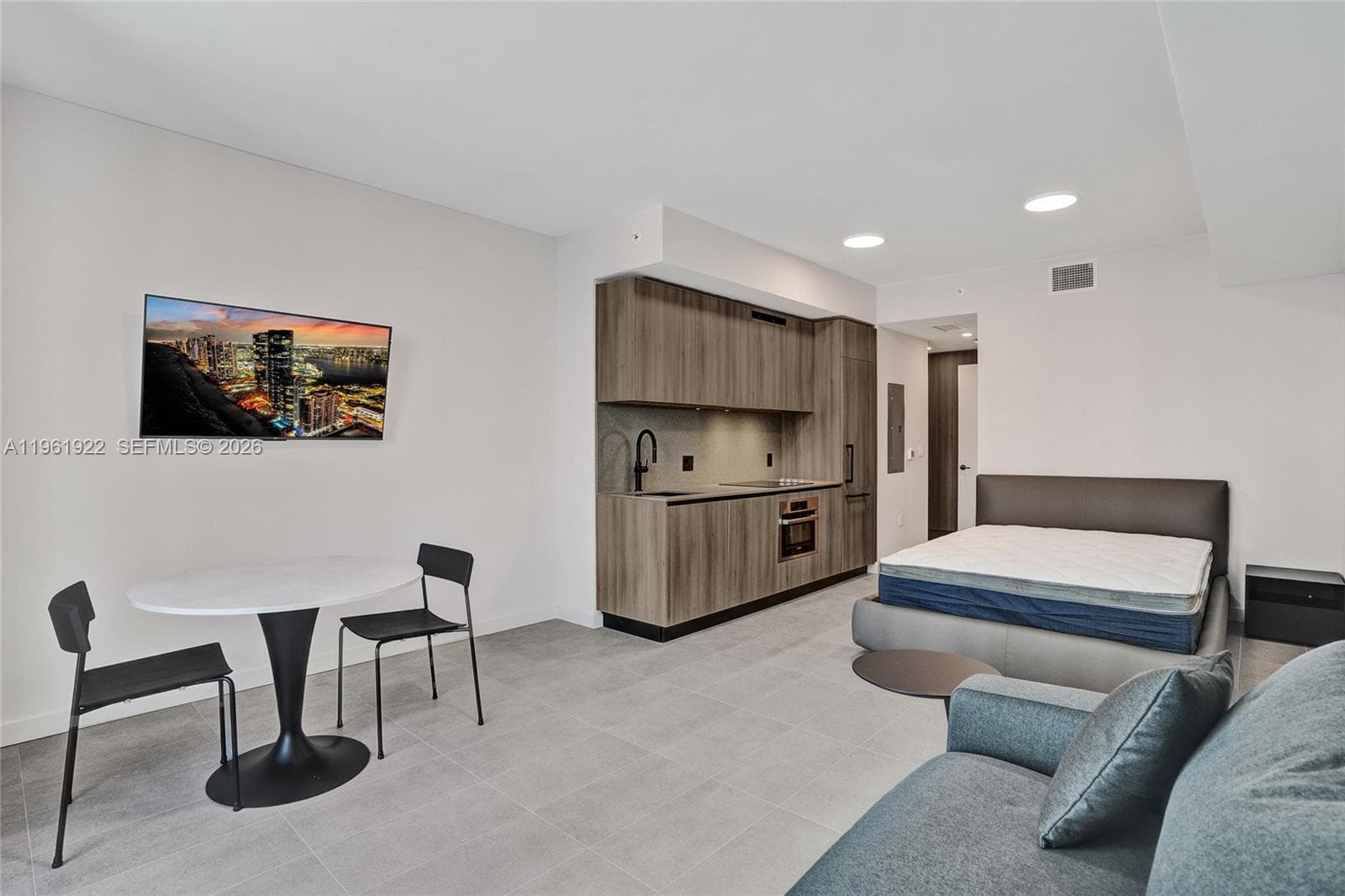 121 NE 5th Street # 807, Miami FL 33132 — 15