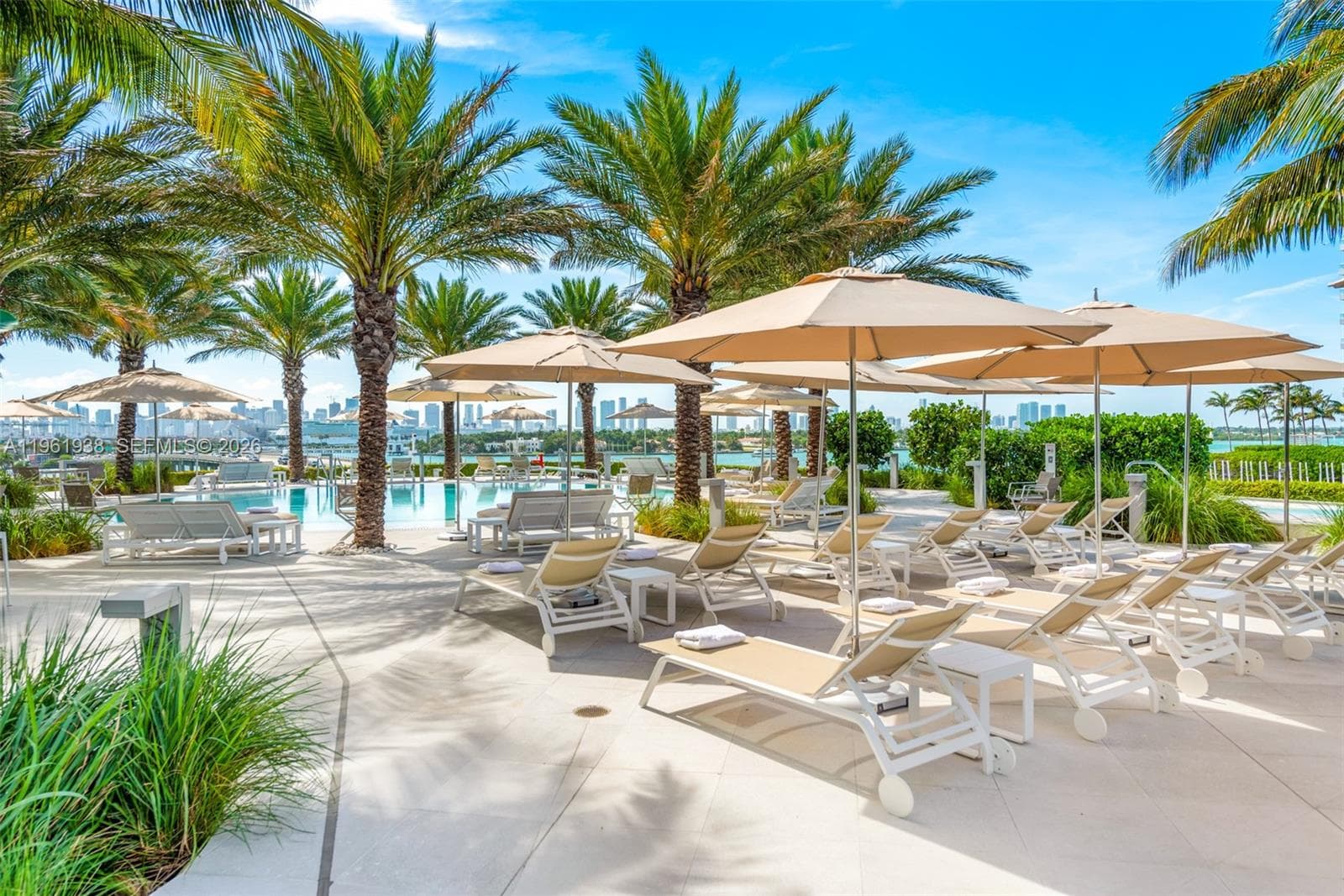 450 Alton Rd # 3008, Miami Beach FL 33139 — 32
