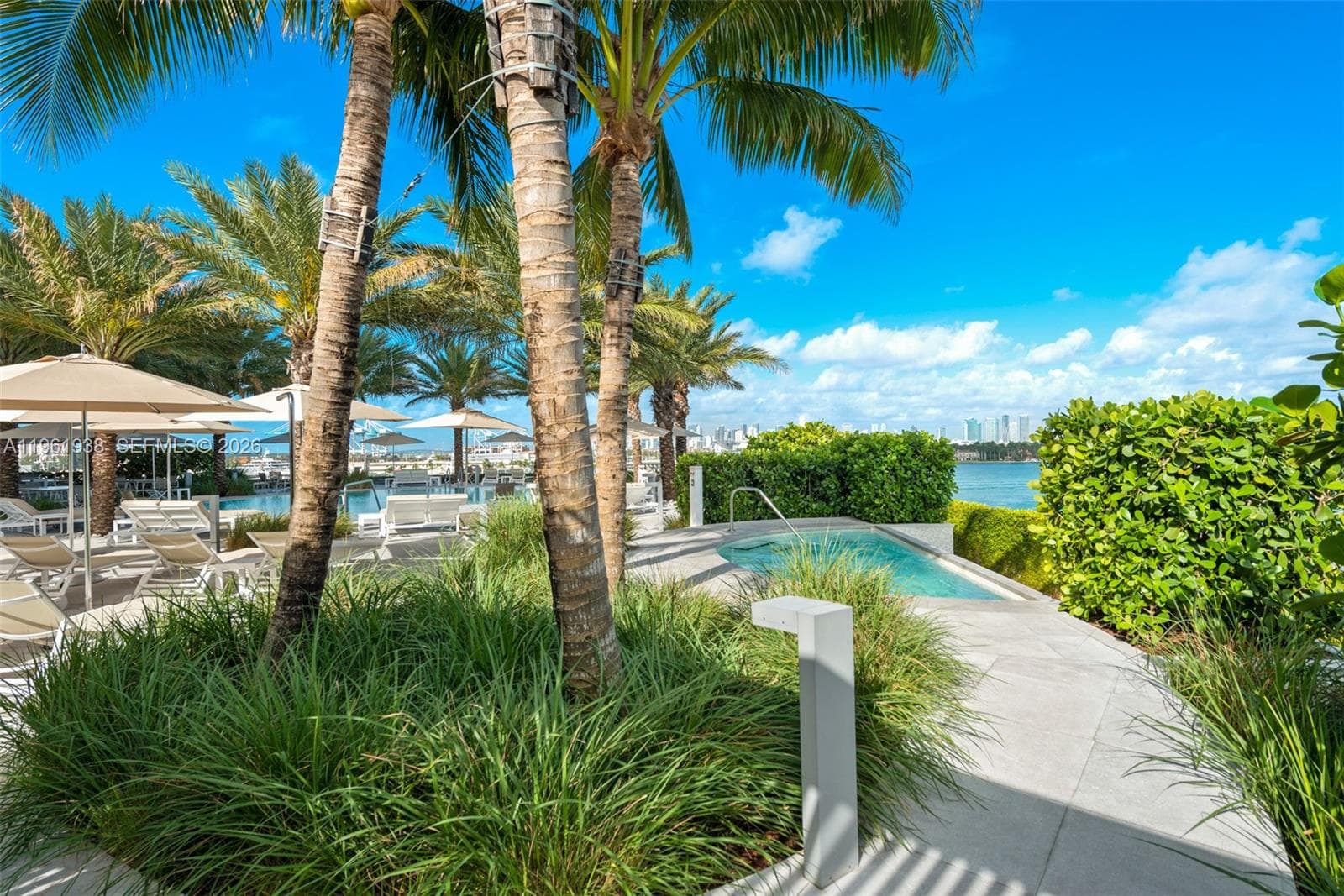 450 Alton Rd # 3008, Miami Beach FL 33139 — 33