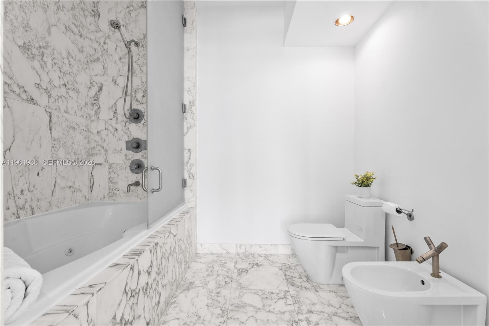 450 Alton Rd # 3008, Miami Beach FL 33139 — 11