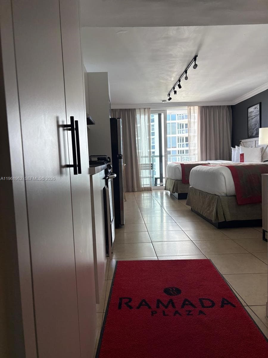 19201 Collins Ave # 820, Sunny Isles Beach FL 33160 — 17