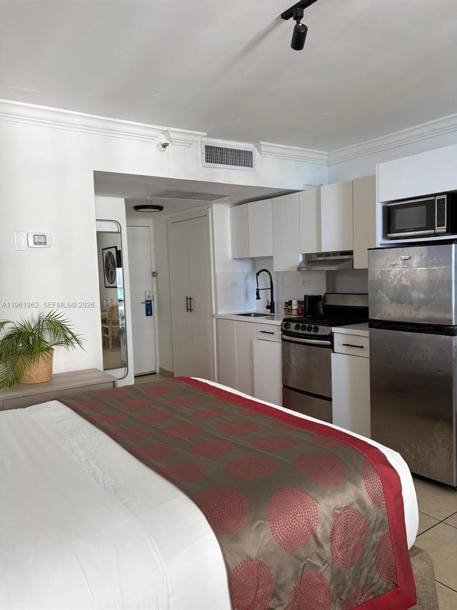 19201 Collins Ave # 820, Sunny Isles Beach FL 33160 — 5