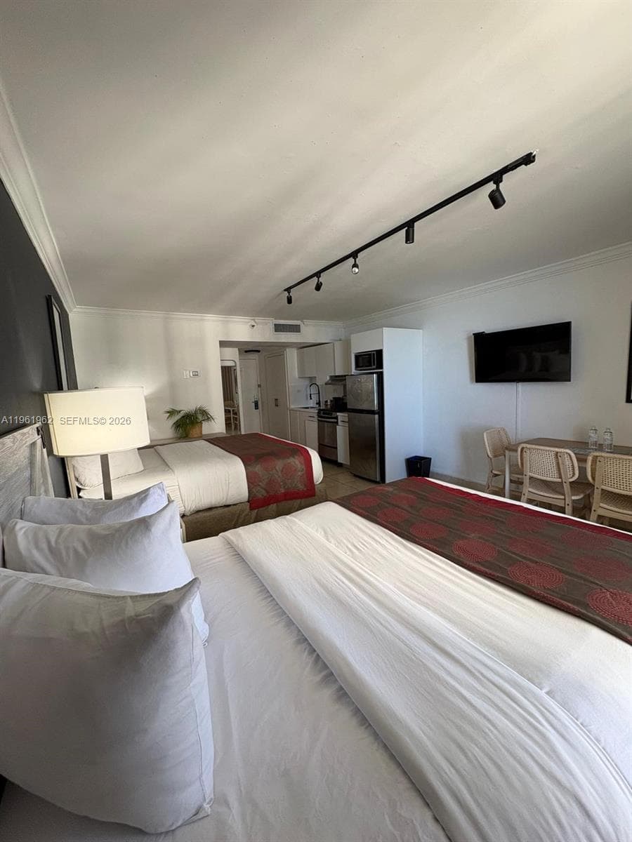 19201 Collins Ave # 820, Sunny Isles Beach FL 33160 — 10