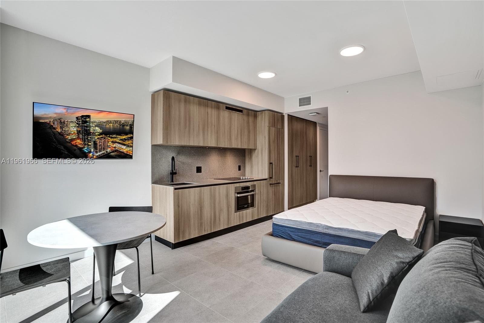 121 NE 5th Street # 1001B, Miami FL 33132 — 17