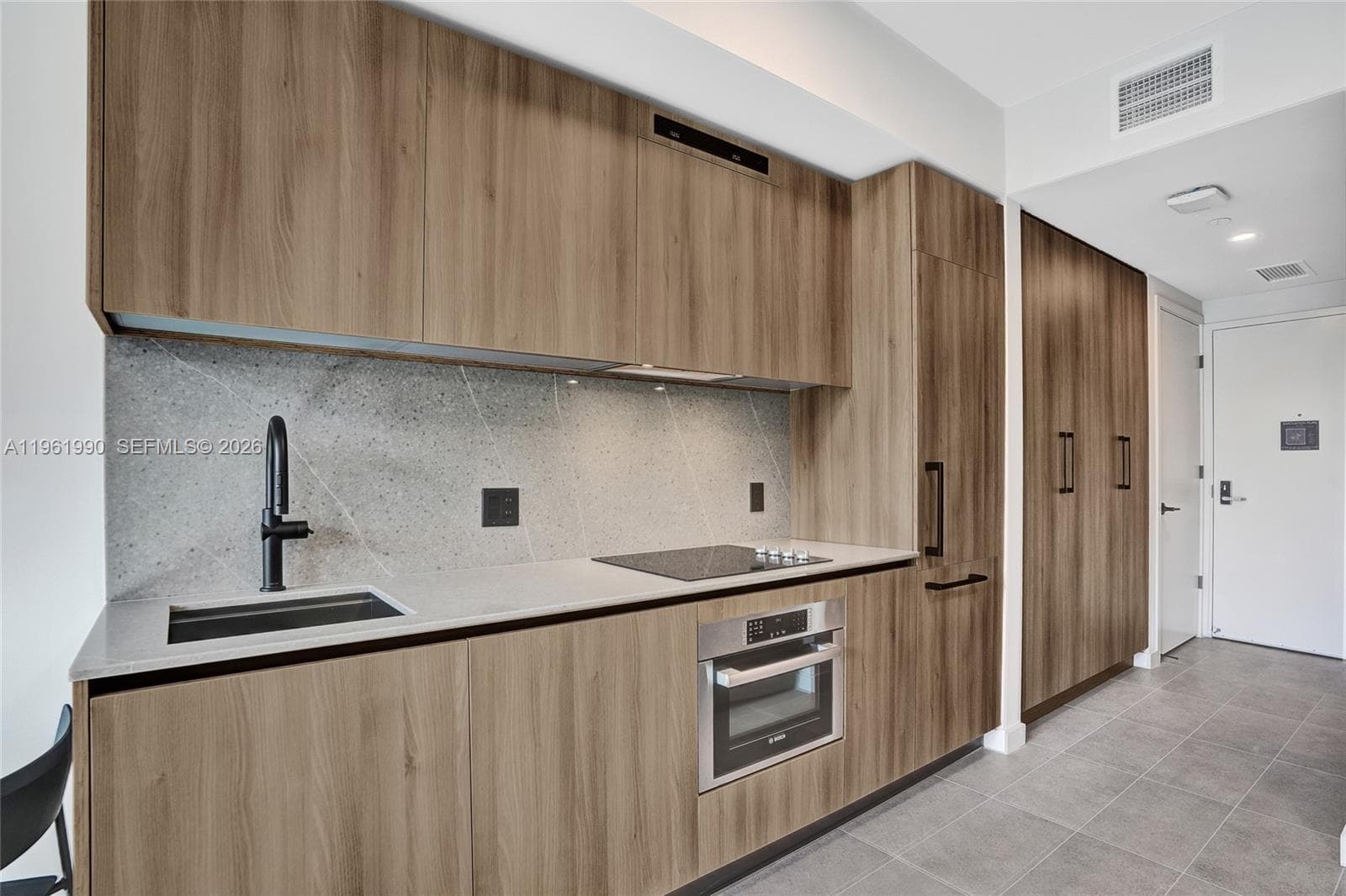 121 NE 5th Street # 401B, Miami FL 33132 — 25