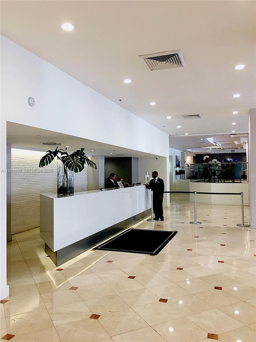 100 Lincoln Rd # 303, Miami Beach FL 33139 — 1