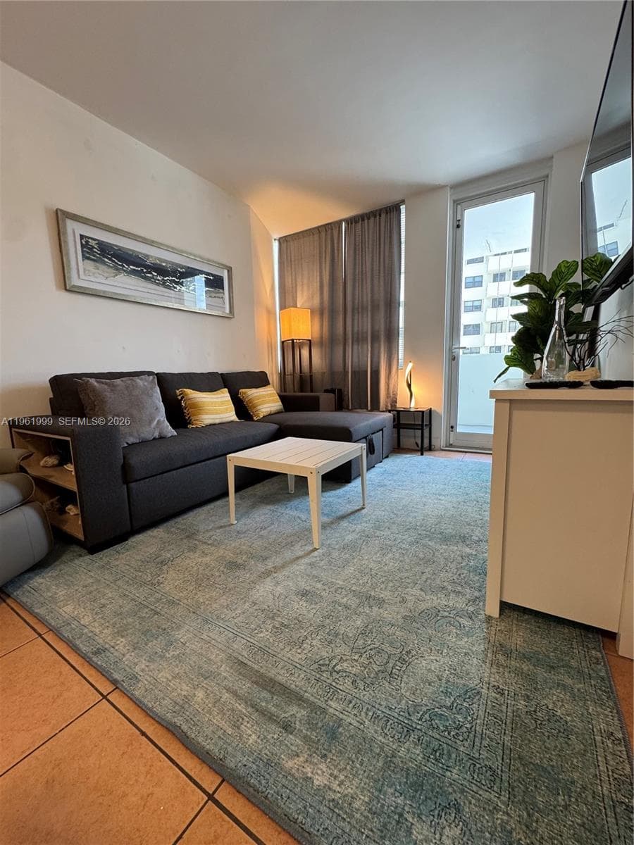 100 Lincoln Rd # 303, Miami Beach FL 33139 — 4