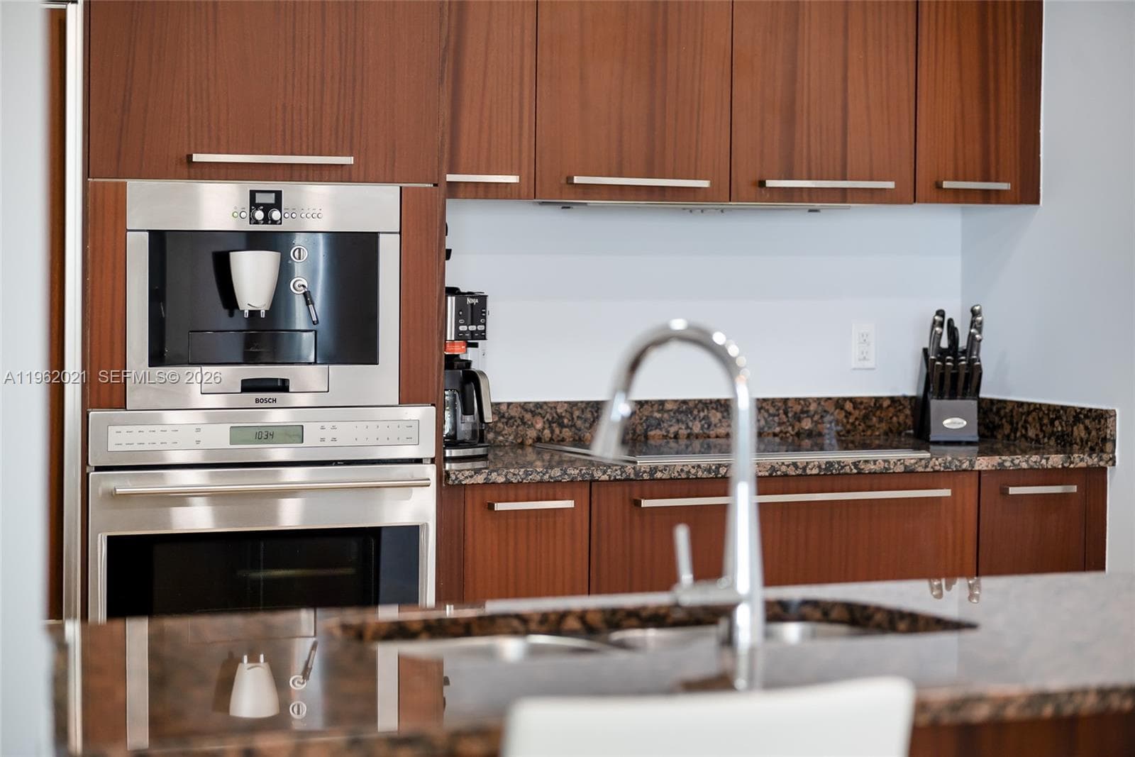 15901 Collins Ave # 2303, Sunny Isles Beach FL 33160 — 33