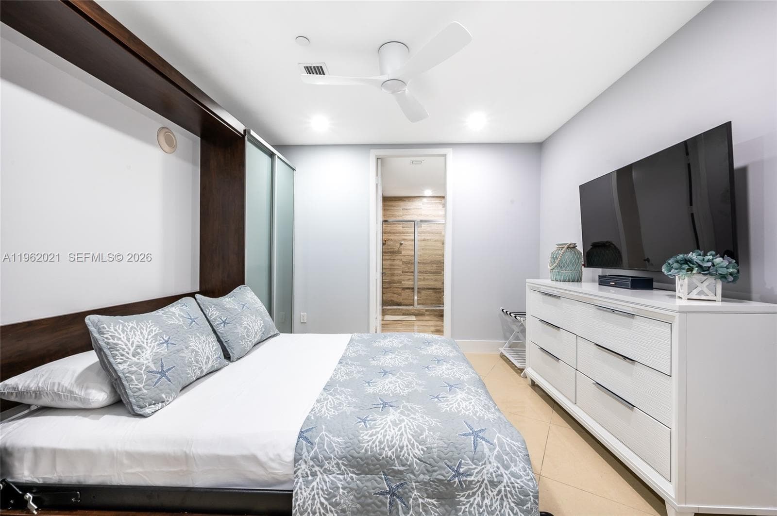 15901 Collins Ave # 2303, Sunny Isles Beach FL 33160 — 21