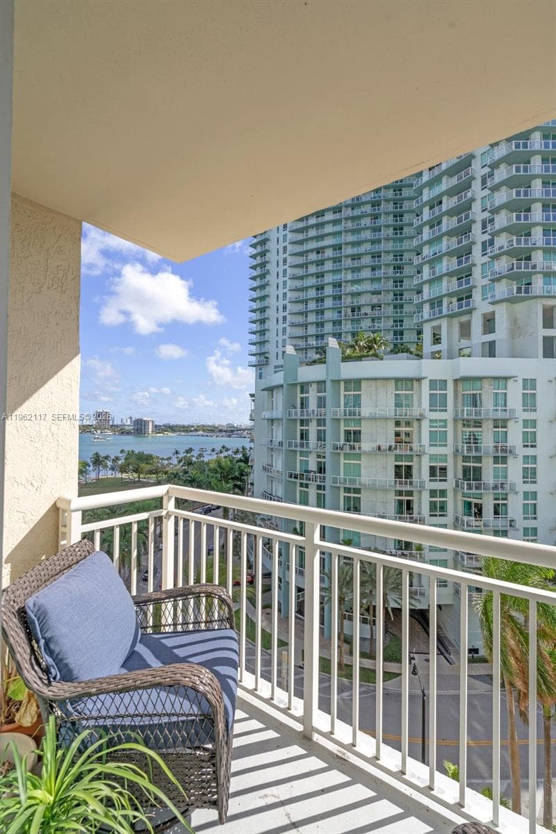 2000 N Bayshore Dr # 909, Miami FL 33137 — 16