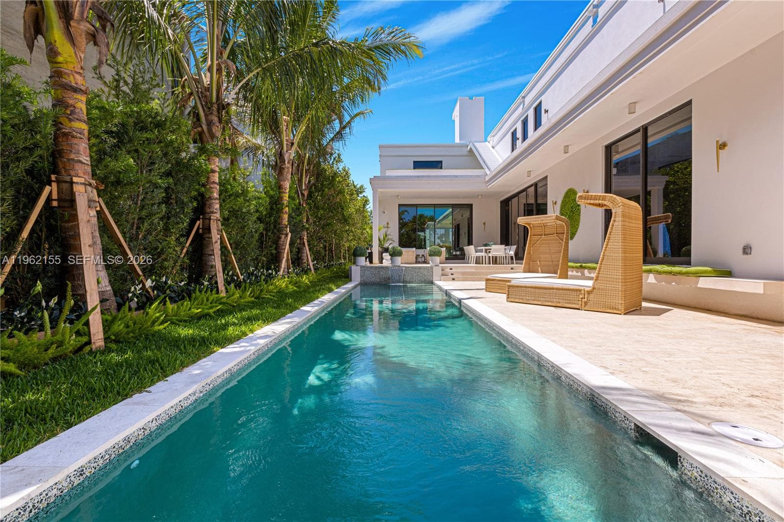2499 N Meridian Ave, Miami Beach FL 33140 — 33