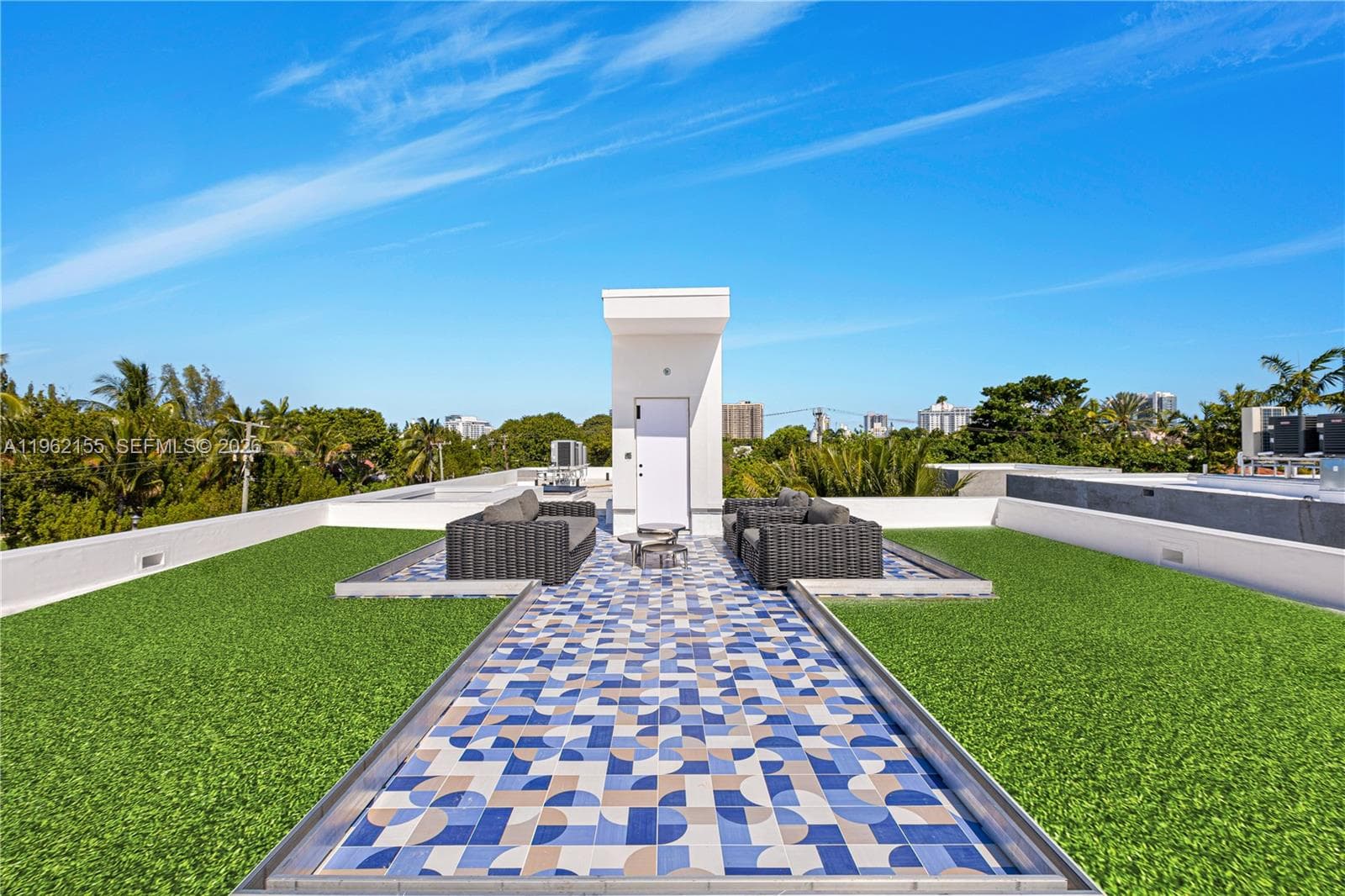 2499 N Meridian Ave, Miami Beach FL 33140 — 54