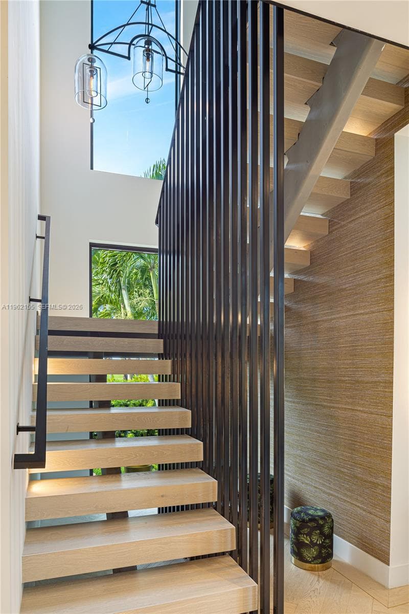2499 N Meridian Ave, Miami Beach FL 33140 — 37