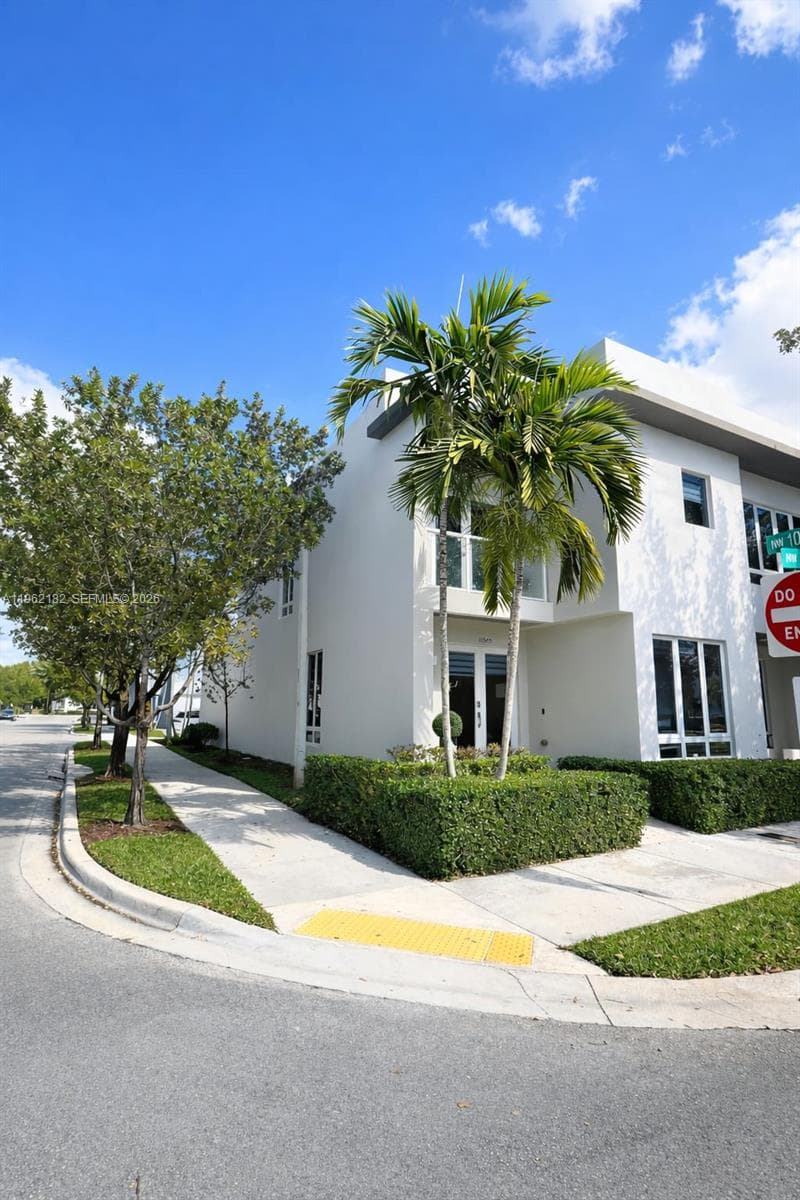 10565 NW 64th Way, Doral FL 33178 — 1