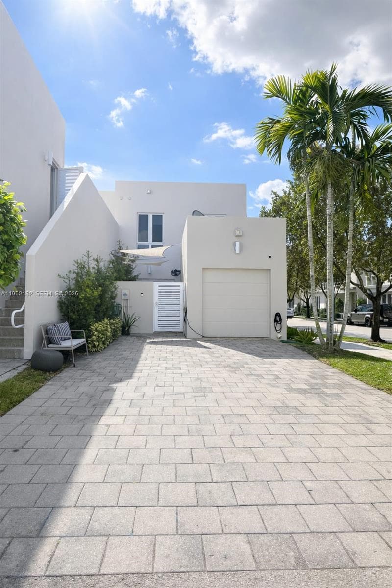 10565 NW 64th Way, Doral FL 33178 — 4