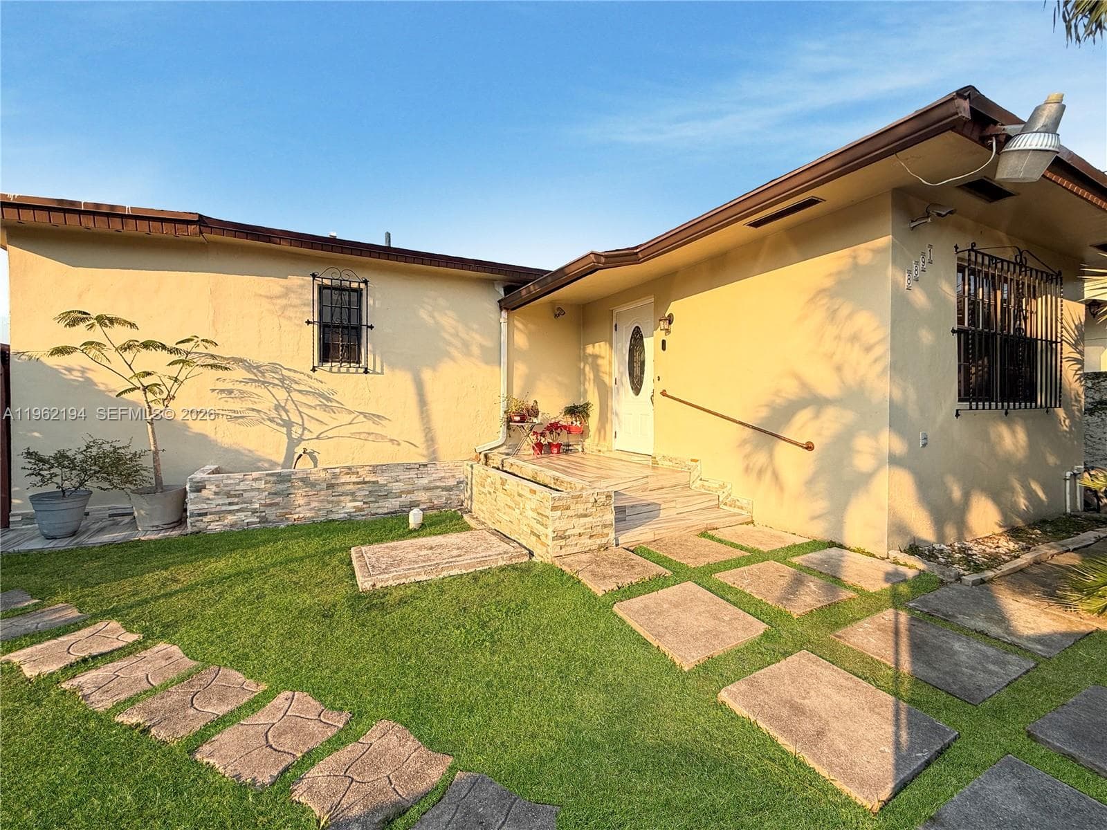 8891 SW 28th St, Miami FL 33165 — 2