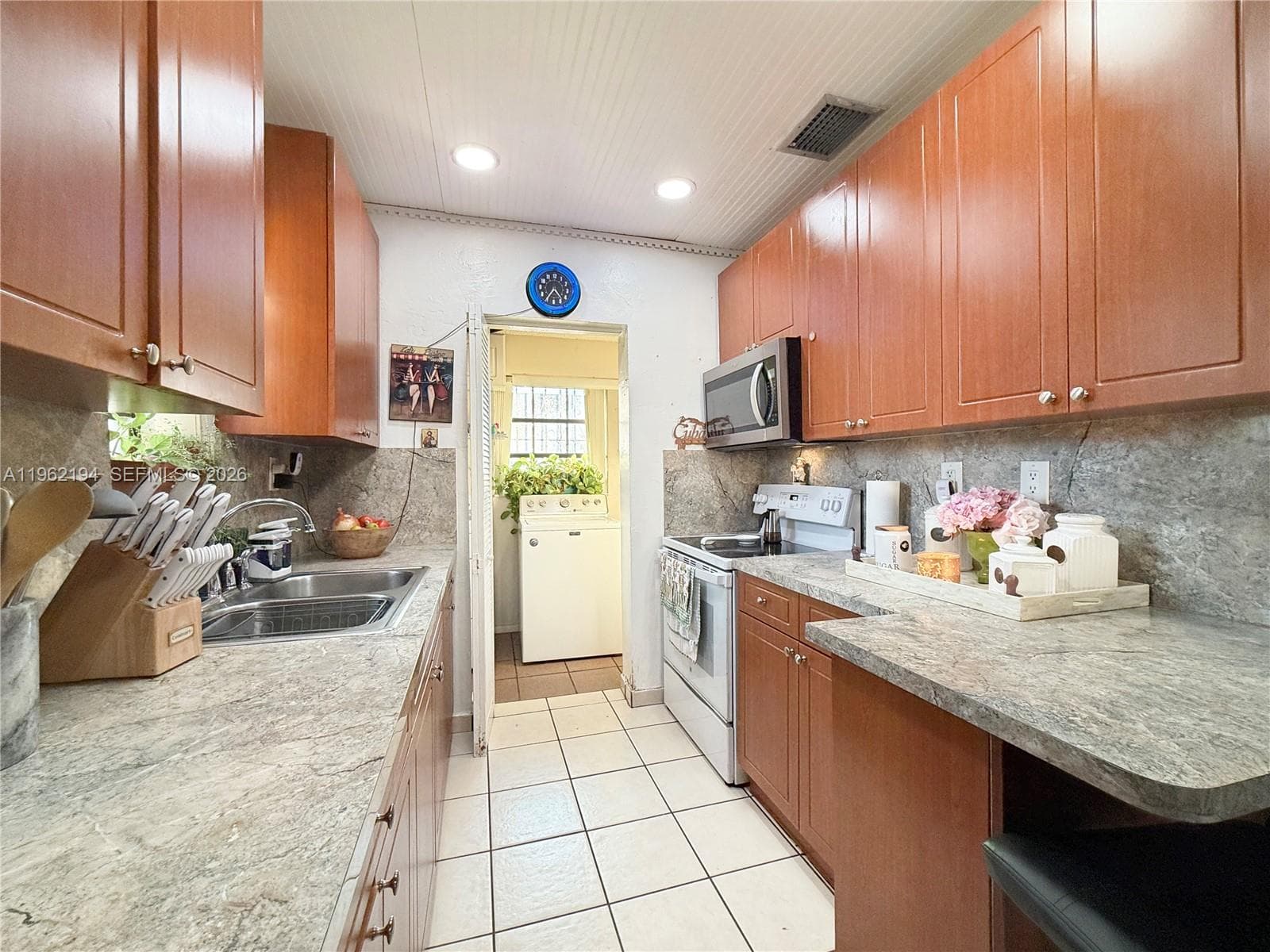 8891 SW 28th St, Miami FL 33165 — 5